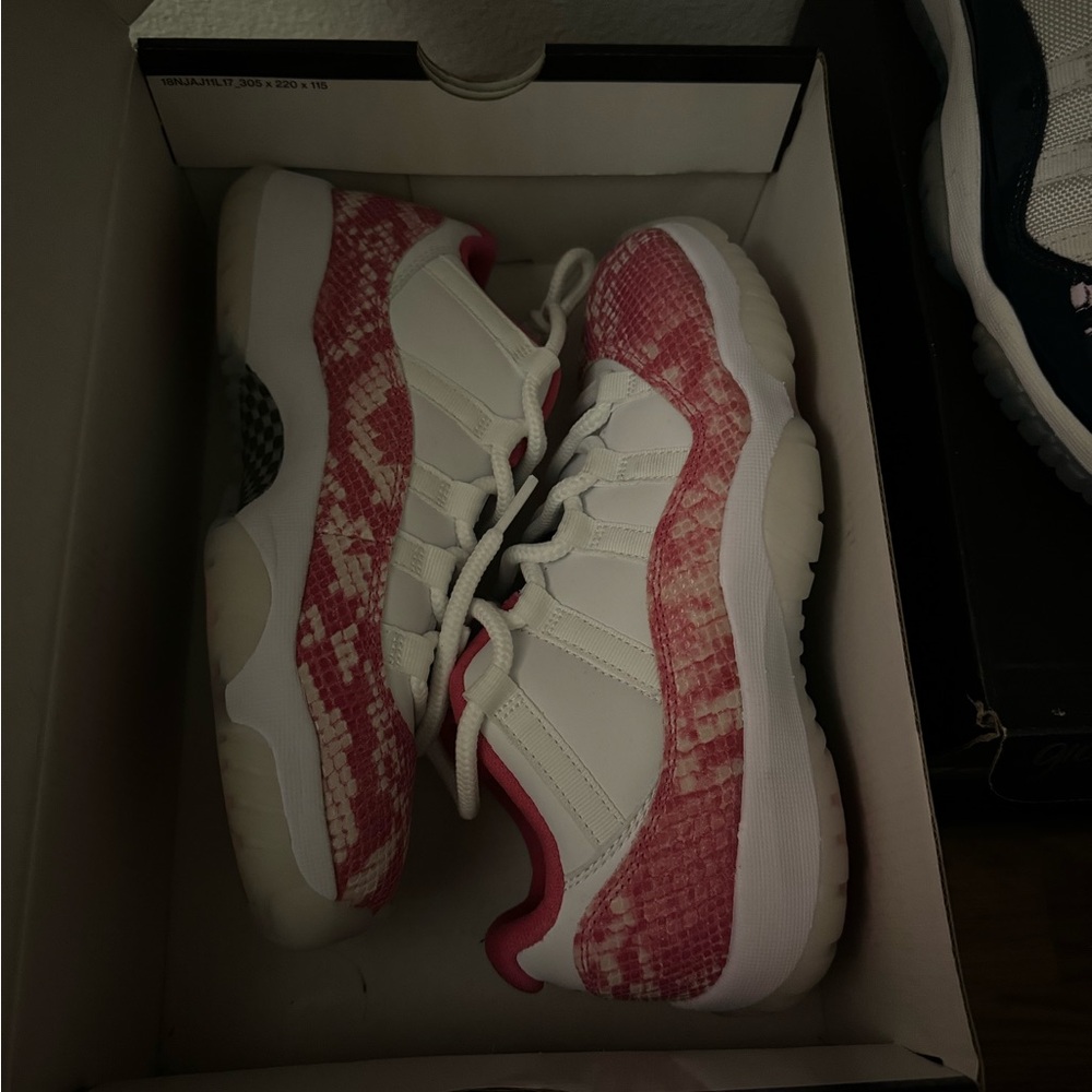 Jordan retro low 11 pink snakeskin